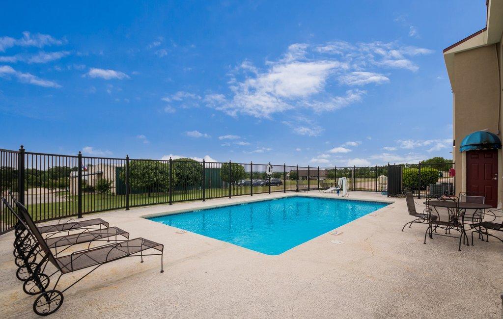Red Roof Inn & Suites Austin East - Manor Exterior foto