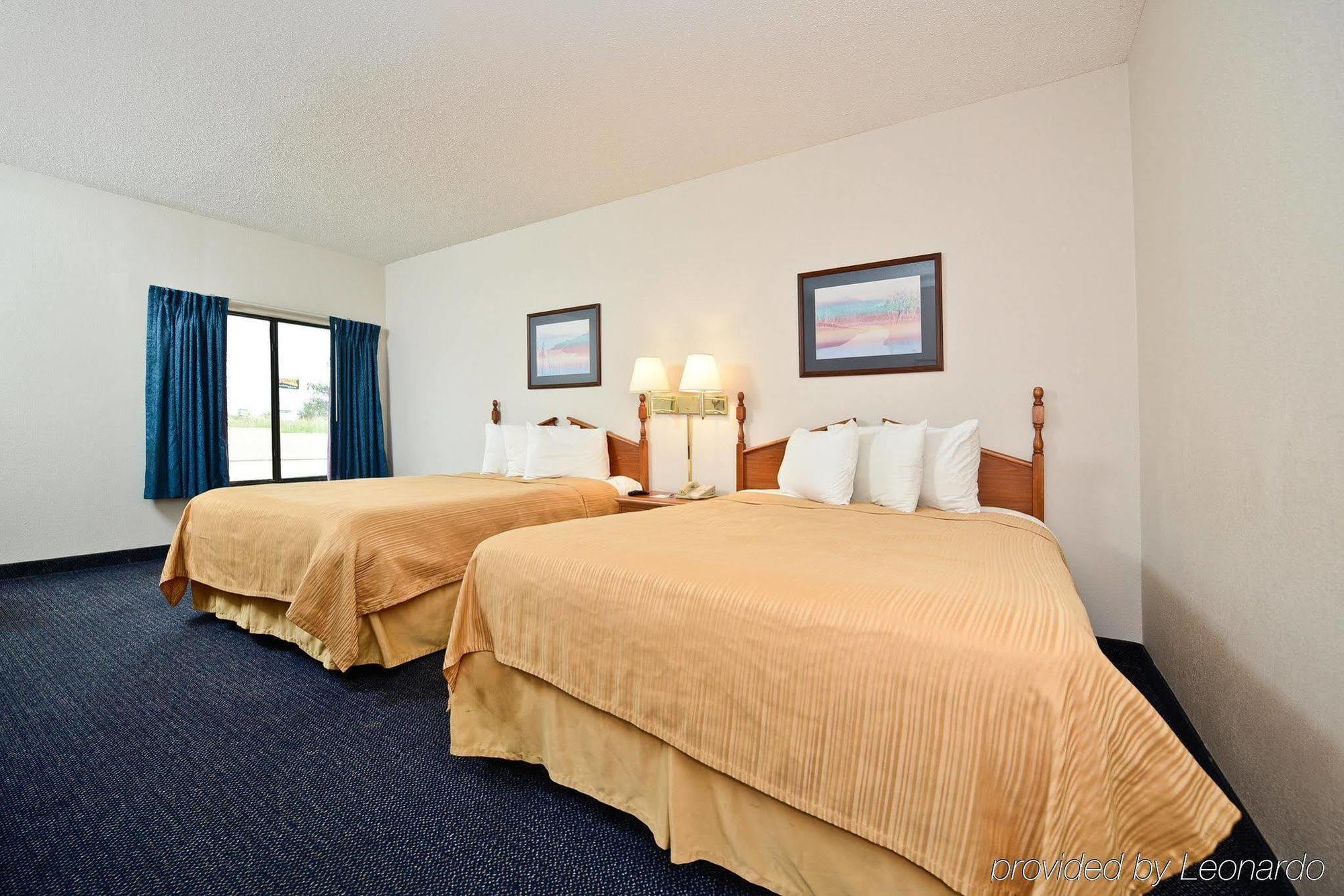 Red Roof Inn & Suites Austin East - Manor Habitación foto