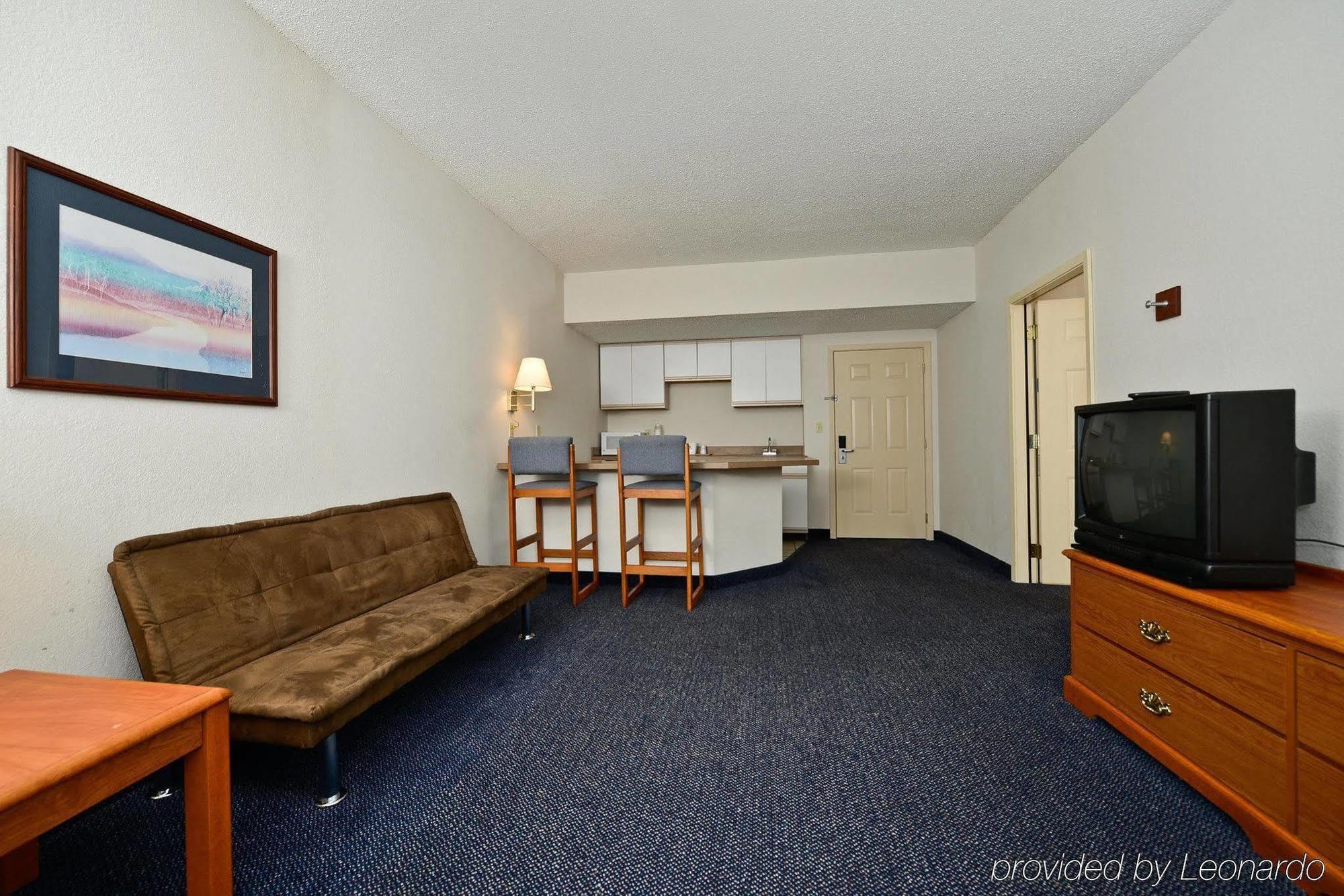 Red Roof Inn & Suites Austin East - Manor Habitación foto