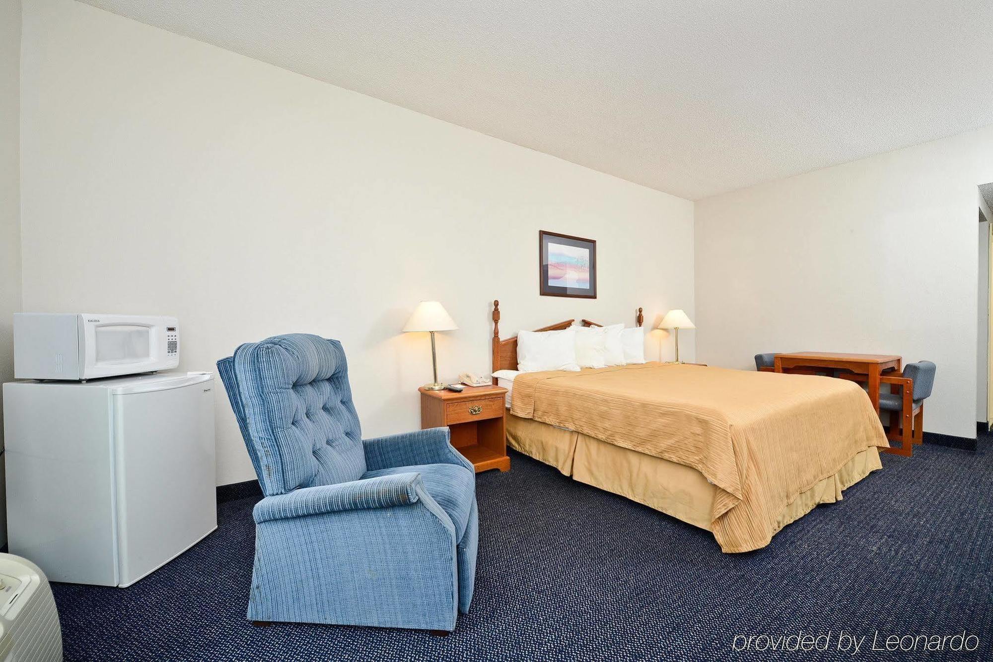 Red Roof Inn & Suites Austin East - Manor Habitación foto